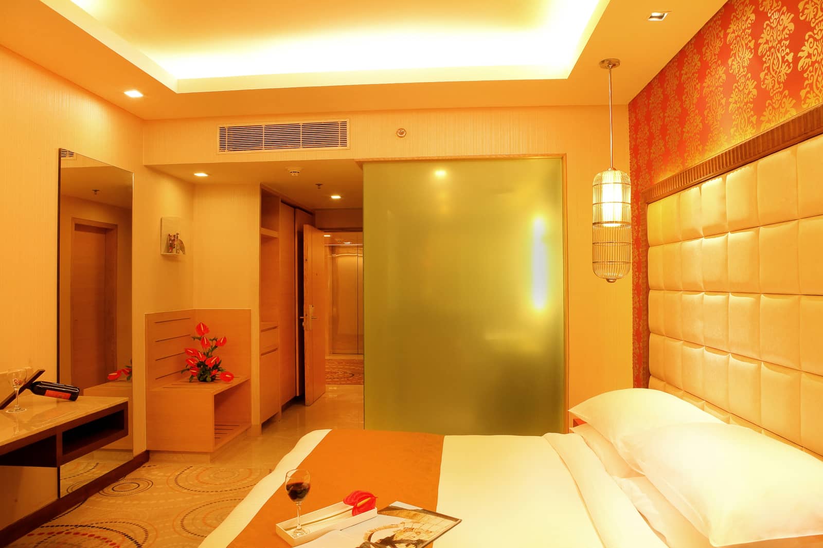 Deluxe Room at The Metropolitan Hotel & Spa, king bed